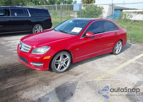 2012 Mercedes-Benz C 250 Luxury/Sport из США, поврежденный, VIN WDDGF4HB5CR217365